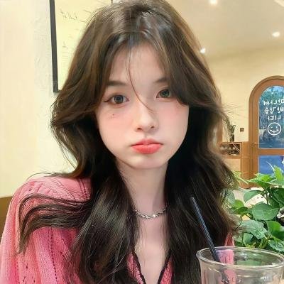 空房间里的女人